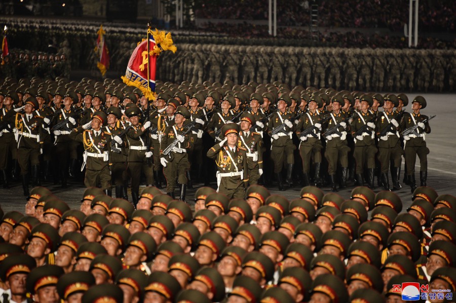 12-조선인민군창건 90돐경축 열병식